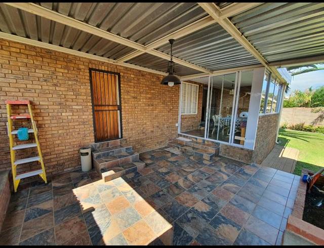 3 BEDROOM TOWNHOUSE FOR SALE IN FLORAUNA